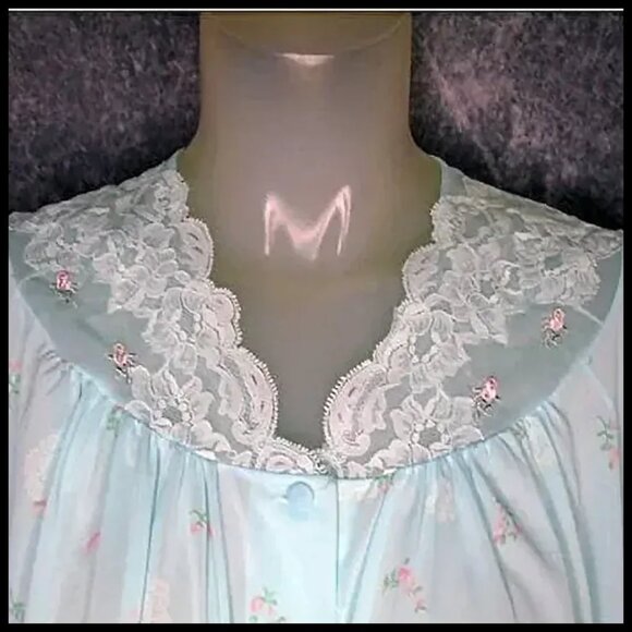 Vintage Nylon Peignoir Robe NEW WITH TAGS, Lace, Embroidery - Picture 4 of 16